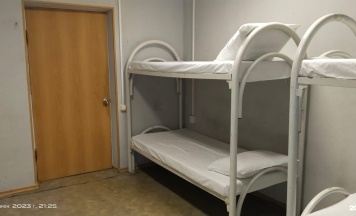 Койко-место в мужском номере на 8 человек в Hotelhot
