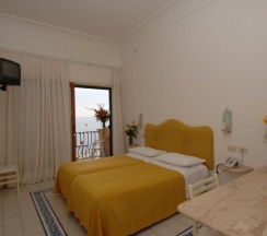 Двухместный номер Standard с видом на море двуспальная кровать в Hotel Pupetto