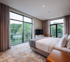 Номер делюкс премиум с 1 двуспальной кроватью в Источник