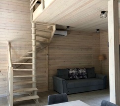 Коттедж с 3 комнатами с балконом и с красивым видом из окна в Лазурный берег