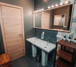 Место в 8 местной женской комнате в Heritage