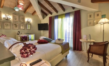 Двухместный полулюкс The Botany двуспальная кровать в Hotel Ville sull'Arno