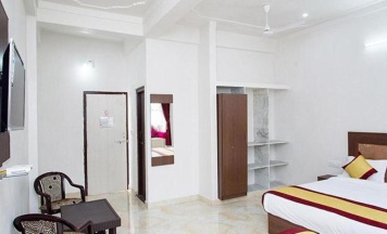 Двухместный семейный номер Standard двуспальная кровать в Fabhotel Prime Vallabh Villas