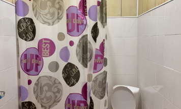 Кровать в 12-местном общем номере в Беной Тревел