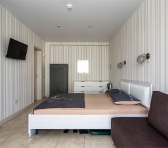 Комфорт с видом во двор в Стела