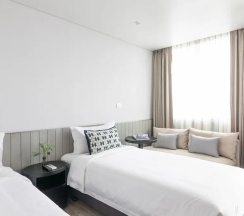 Двухместный номер Premium с балконом 2 отдельные кровати в Apartelle Jatujak Hotel