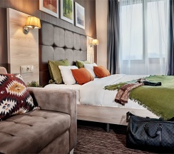 Улучшенный номер с кроватью размера "king-size" в Golden Tulip