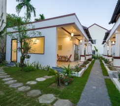 Двухместная студия Deluxe с балконом и с видом на сад 2 отдельные кровати в Hoi An Laughter Garden Villas