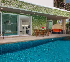 Вилла с 4 комнатами с балконом в Tropicana Pool Villa