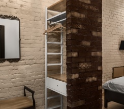 Небольшой двухместный номер в Brick Walls Hotel