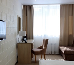 Номер Первой категории с одной двухспальной кроватью в Time