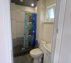 Номер стандарт семейный с 3 односпальными и 1 двуспальной кроватью в Алешкина мечта