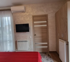 Трёхместный номер с балконом в Версаль