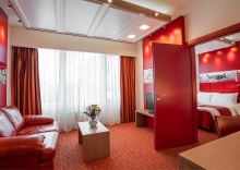 Двухкомнатный Люкс в Red stars hotel