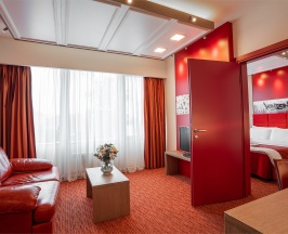Двухкомнатный Люкс в Red stars hotel