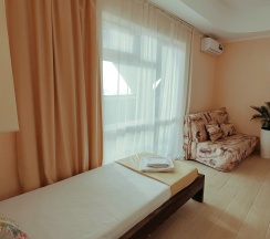 5ти местная студия с мини-кухней, террасой и панорамным видом на море  в Благовещенка