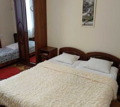Трёхместный номер Superior с балконом и с красивым видом из окна в На переулке Терешковой