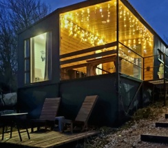 Апартаменты с 2 комнатами с балконом в Приезжай