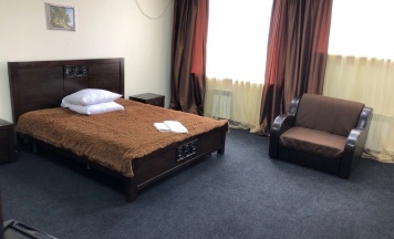 Двухместный люкс двуспальная кровать в Сотник