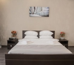 Люкс с балконом и кроватью размера «king-size» в Лофт