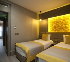 Четырёхместный люкс семейный (пристройка) в Seraglio Hotel & Suites