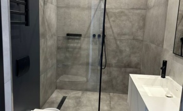Двухместный номер Deluxe с балконом и с красивым видом из окна двуспальная кровать в Azanta