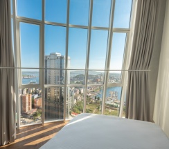 Панорамный пентхаус с видом на гавань и мосты (3,4), Тигровая 16А в Panorama Suites Group