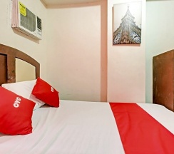 Двухместный семейный номер Standard в OYO 894 Cosmo Hotel P Campa Manila