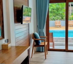 Двухместный номер Deluxe с видом на бассейн двуспальная кровать в Salakphet Resort