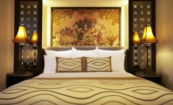 Двухместный полулюкс (двуспальная кровать) в Anantara Riverside Bangkok Resort