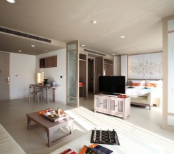 Двухместный полулюкс с доступом к бассейну двуспальная кровать в Proud Phuket