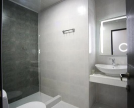 Двухместный номер Standard 2 отдельные кровати в West Tower Hotel