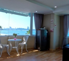 Семейный люкс с видом на море в The Beach Front Resort Pattaya  - SHA Plus
