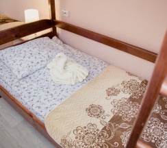 Бюджетный семейный номер с раздельными кроватями и общей ванной комнатой в ЗОО