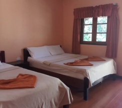 Трёхместный номер Deluxe с балконом в Phi Phi Jungle Hill Bungalow