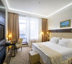 Стандартный номер с балконом и 1 двуспальной кроватью в 7 Avenue Hotel&SPA