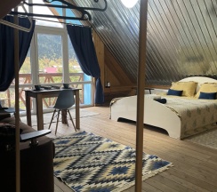 Двухместный номер Standard с балконом двуспальная кровать в Райские яблоки