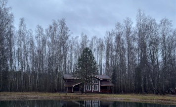 Большой дом у пруда в Приокские зори