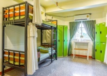 Кровать в общем номере (женский номер) в OYO 75416 Rama3 Sunrise Hostel