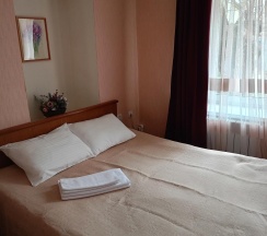 1-комнатные апартаменты стандарт с 2 односпальными и 1 двуспальной кроватью в Гостевой дом