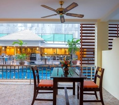Трёхместный номер Standard с видом на бассейн в Woovo Phuket Kata
