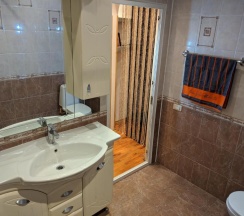 Апартаменты c 1 комнатой в Аибга