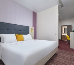 Делюкс с кроватью размера "king size" в Golden Tulip