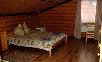 Улучшенный трехместный номер одна односпальная кровать и две двухспальные кровати в Риф