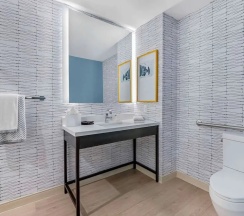 Четырёхместный номер Standard в Cambria Hotel Austin Downtown