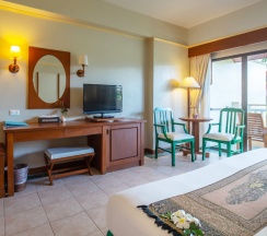 Двухместный номер Superior с балконом двуспальная кровать в Karon Princess Hotel