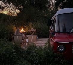 Woody Red в Hippy Hotel