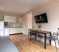 Коттедж с одной спальней и купелью в Black Village Family