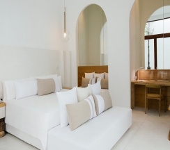 Двухместная Oceanfront Pool Villa SALA двуспальная кровать в Sala Samui Chaweng Beach Resort