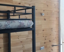Кровать в общем номере с красивым видом из окна в Loft38